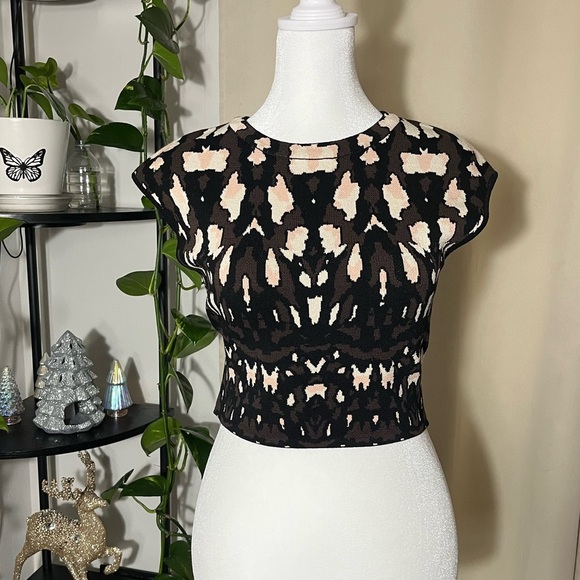 Express Body Contour Cropped Sweater - Picture 1 of 6